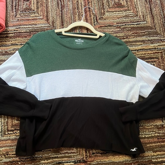 green, black and white sweater from Hollister size XS - Picture 1 of 2